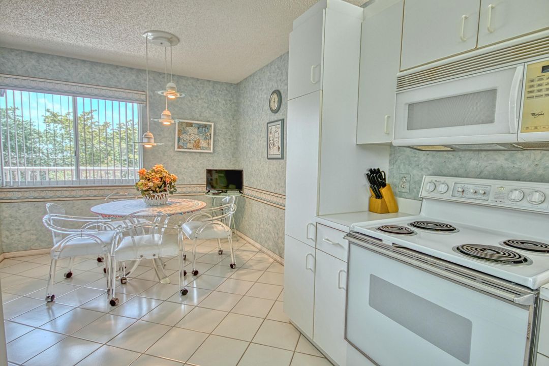 For Sale: $199,000 (2 beds, 2 baths, 1300 Square Feet)
