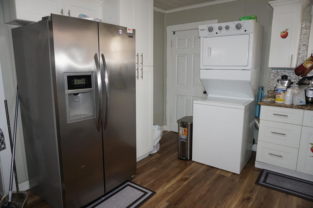 For Sale: $288,000 (3 beds, 1 baths, 840 Square Feet)