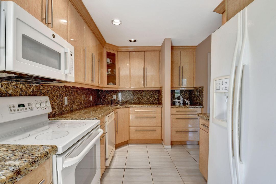 For Sale: $112,999 (2 beds, 2 baths, 1429 Square Feet)