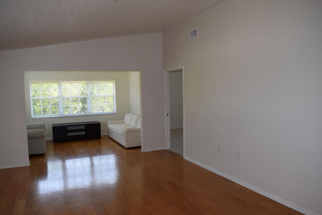 For Sale: $217,900 (2 beds, 2 baths, 1396 Square Feet)