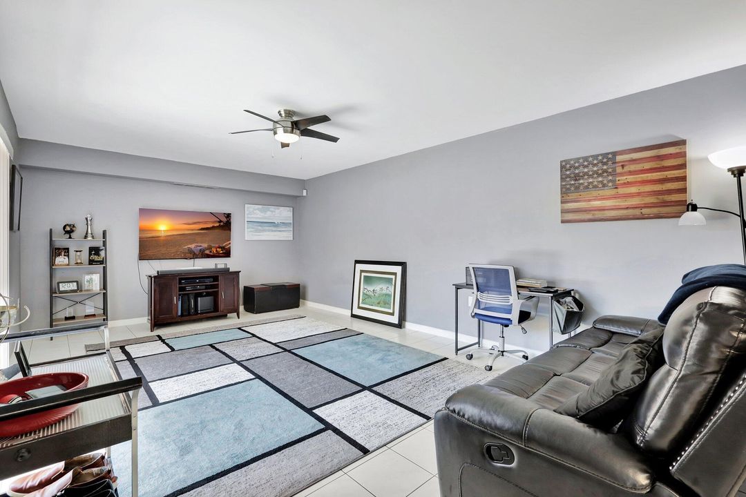 For Sale: $282,500 (2 beds, 2 baths, 1236 Square Feet)