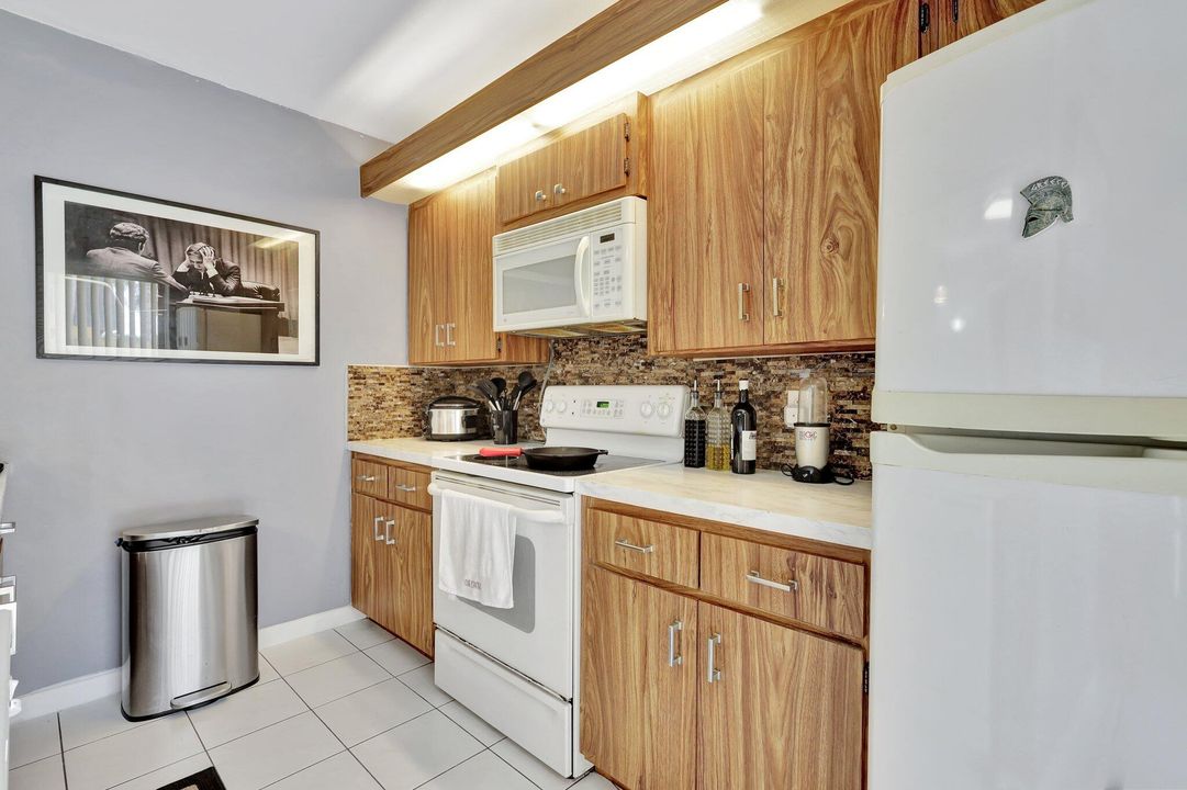 For Sale: $282,500 (2 beds, 2 baths, 1236 Square Feet)