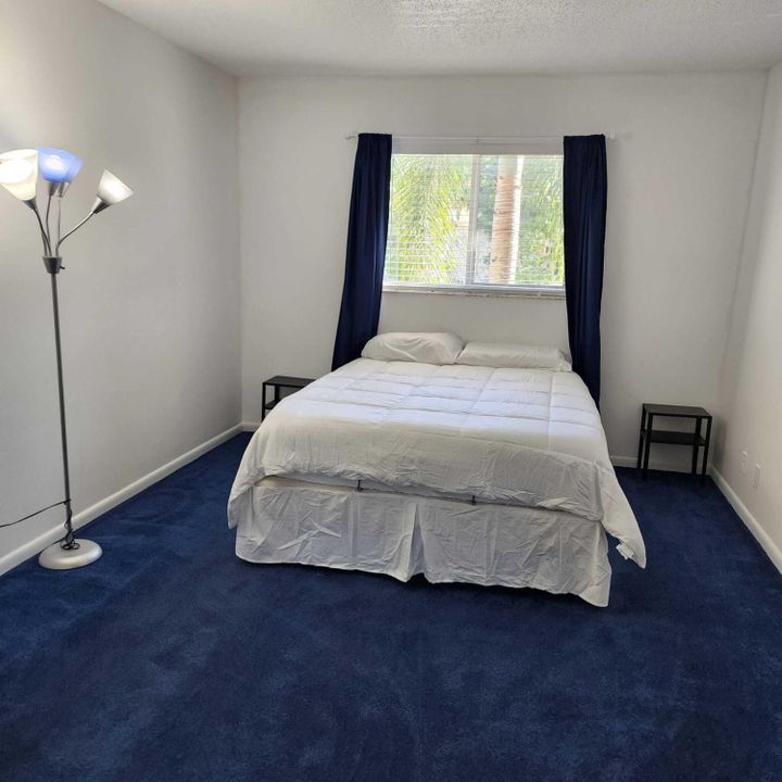 For Rent: $1,750 (1 beds, 1 baths, 670 Square Feet)