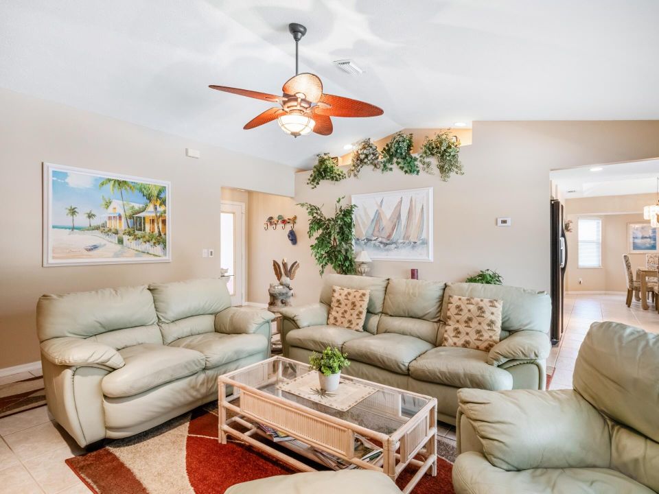For Sale: $439,000 (3 beds, 2 baths, 1494 Square Feet)