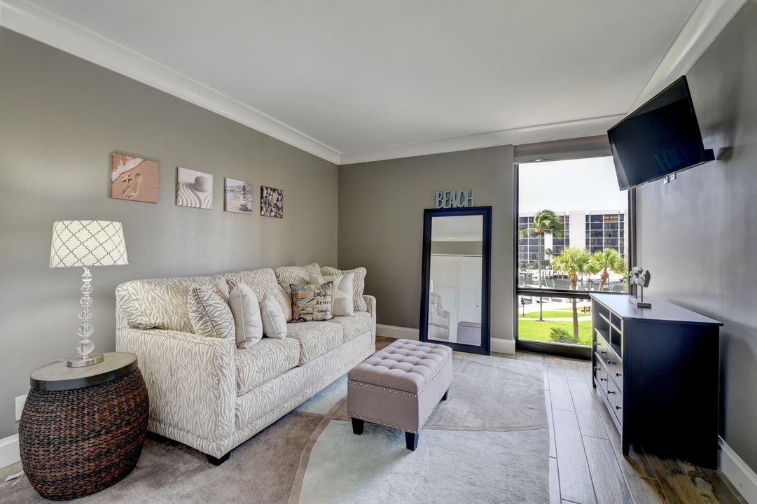 For Sale: $799,000 (2 beds, 2 baths, 1020 Square Feet)