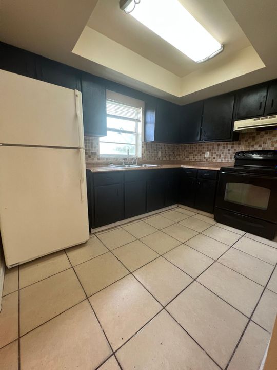 For Rent: $1,395 (2 beds, 1 baths, 900 Square Feet)