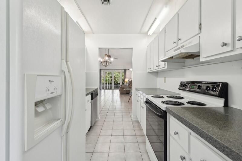 For Sale: $379,000 (2 beds, 2 baths, 1227 Square Feet)
