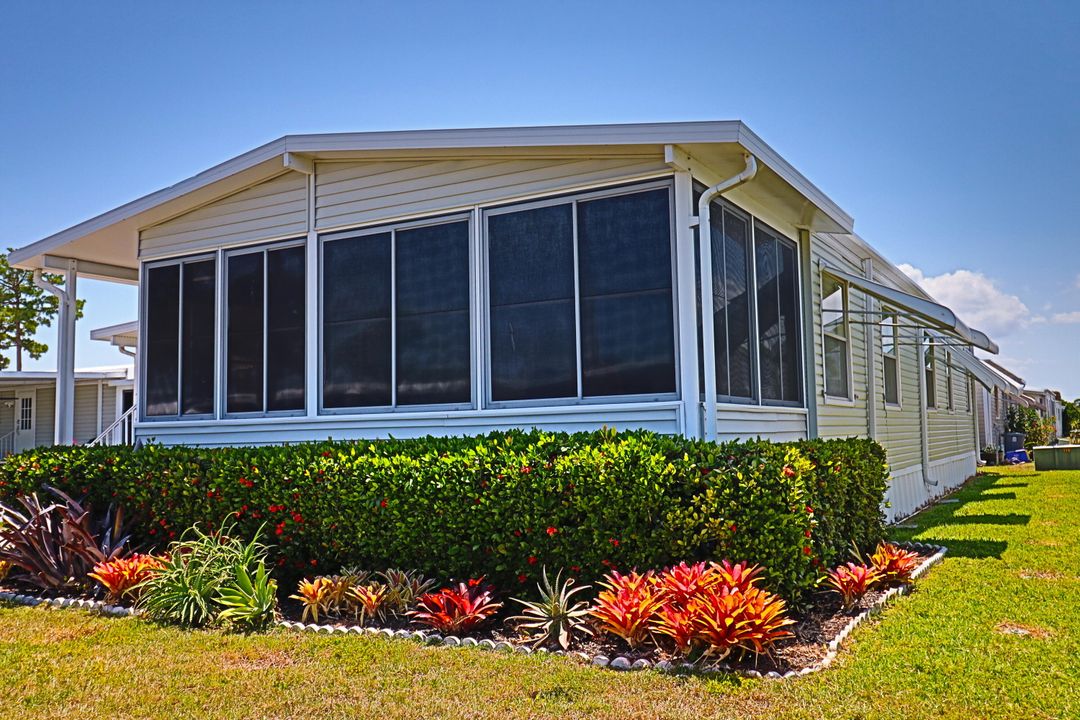 Active With Contract: $210,000 (2 beds, 2 baths, 1152 Square Feet)