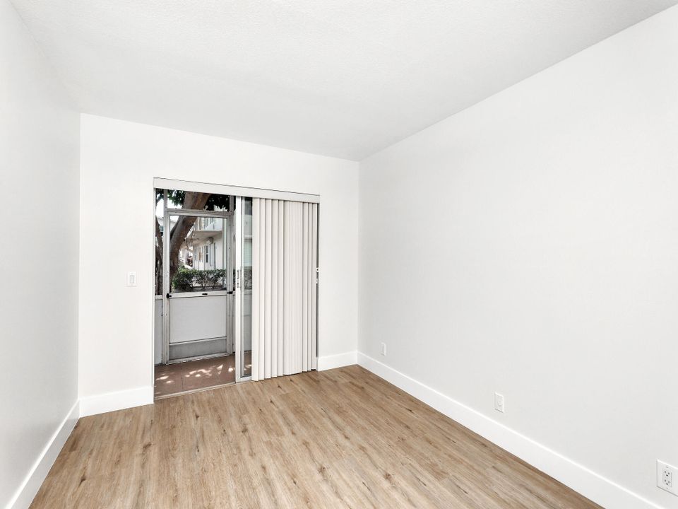 For Sale: $245,000 (2 beds, 1 baths, 798 Square Feet)