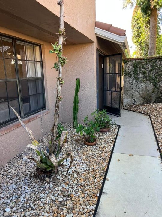 For Rent: $3,500 (3 beds, 2 baths, 2165 Square Feet)