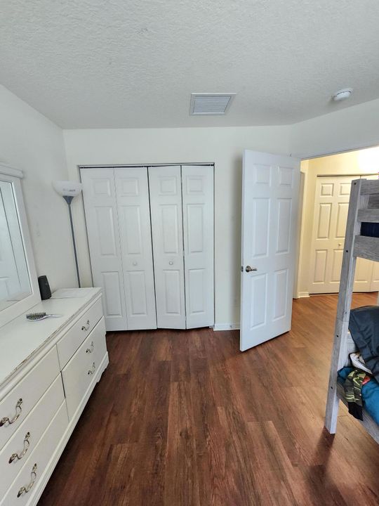 Active With Contract: $2,300 (3 beds, 2 baths, 1232 Square Feet)