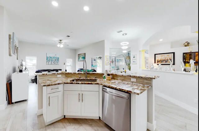 For Sale: $495,000 (3 beds, 2 baths, 2139 Square Feet)