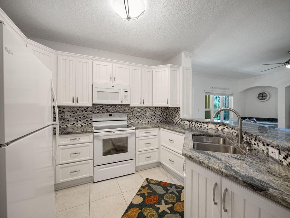 For Sale: $327,900 (2 beds, 2 baths, 1471 Square Feet)