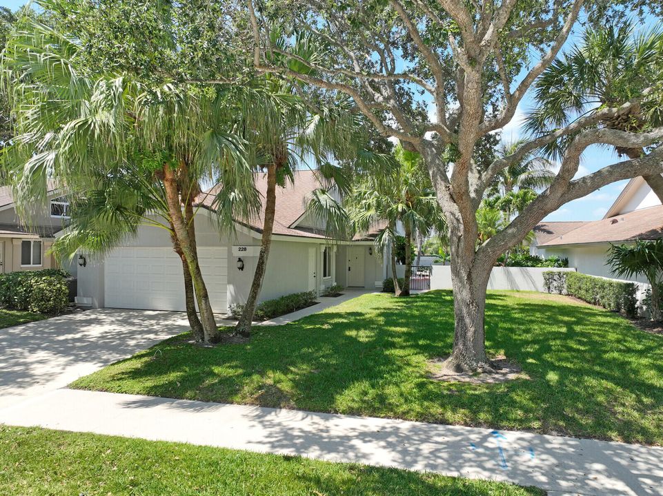 Recently Sold: $1,150,000 (3 beds, 2 baths, 1889 Square Feet)