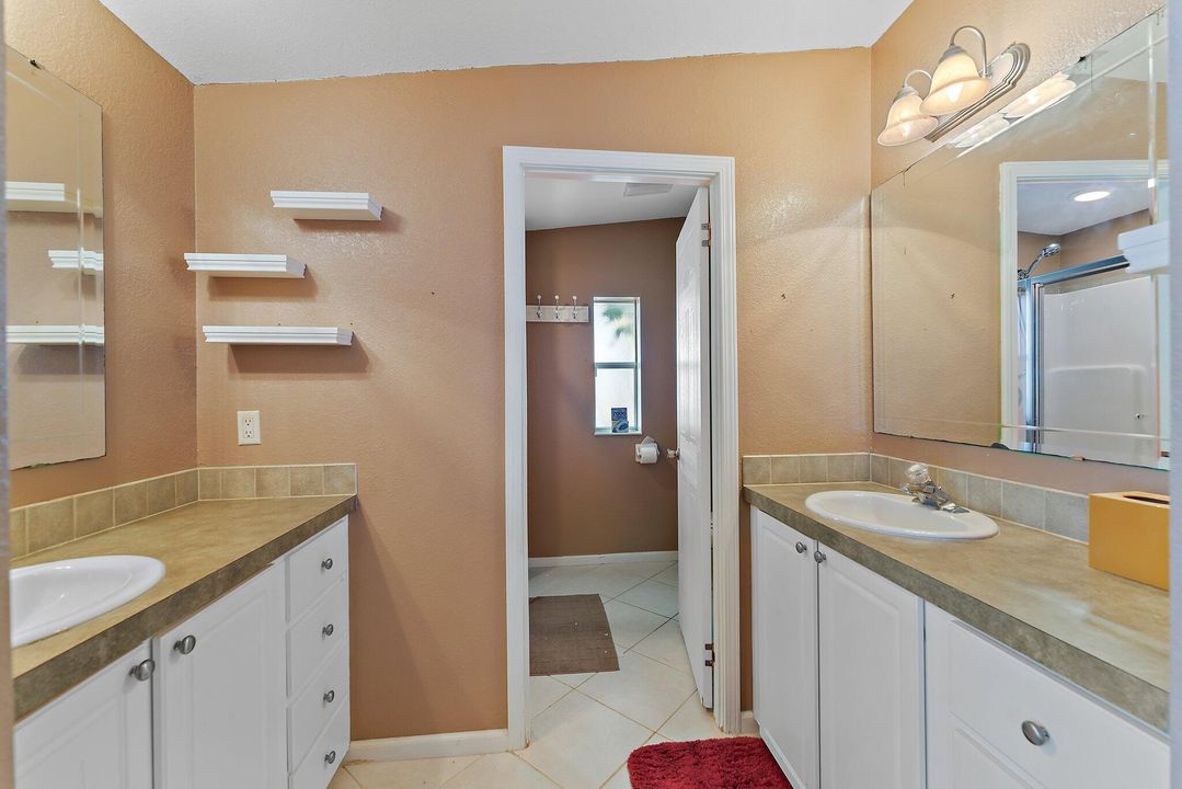 Active With Contract: $157,900 (2 beds, 2 baths, 1527 Square Feet)