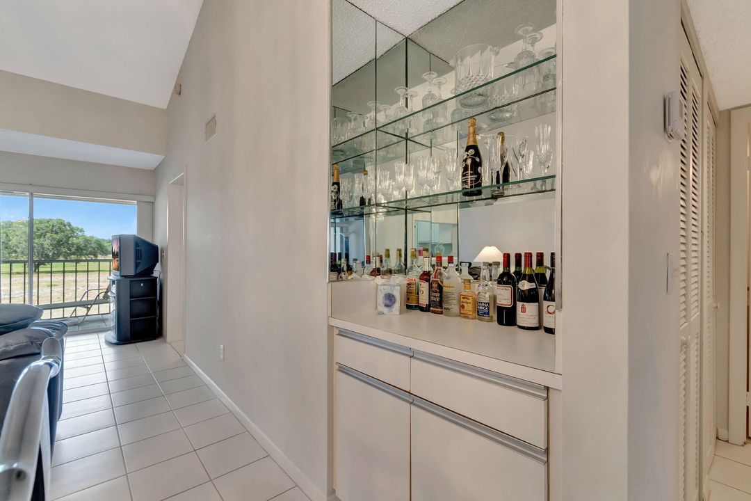 For Sale: $389,000 (2 beds, 2 baths, 1116 Square Feet)