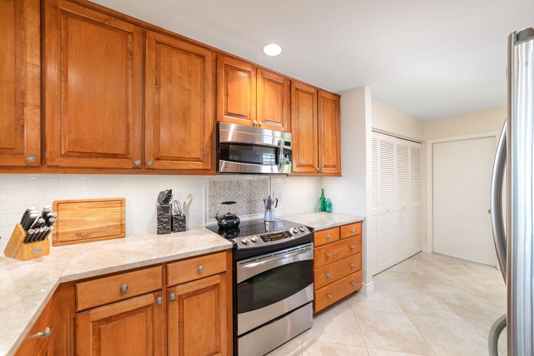 For Sale: $624,900 (2 beds, 2 baths, 1818 Square Feet)