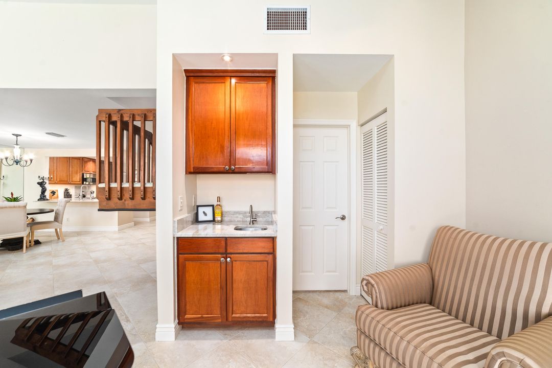 For Sale: $639,000 (2 beds, 2 baths, 1818 Square Feet)
