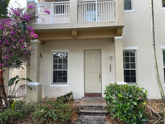 For Sale: $305,900 (2 beds, 2 baths, 1560 Square Feet)
