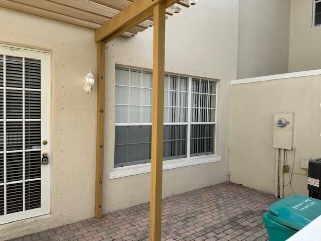For Sale: $305,900 (2 beds, 2 baths, 1560 Square Feet)