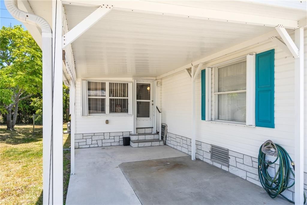 For Sale: $209,500 (2 beds, 2 baths, 936 Square Feet)