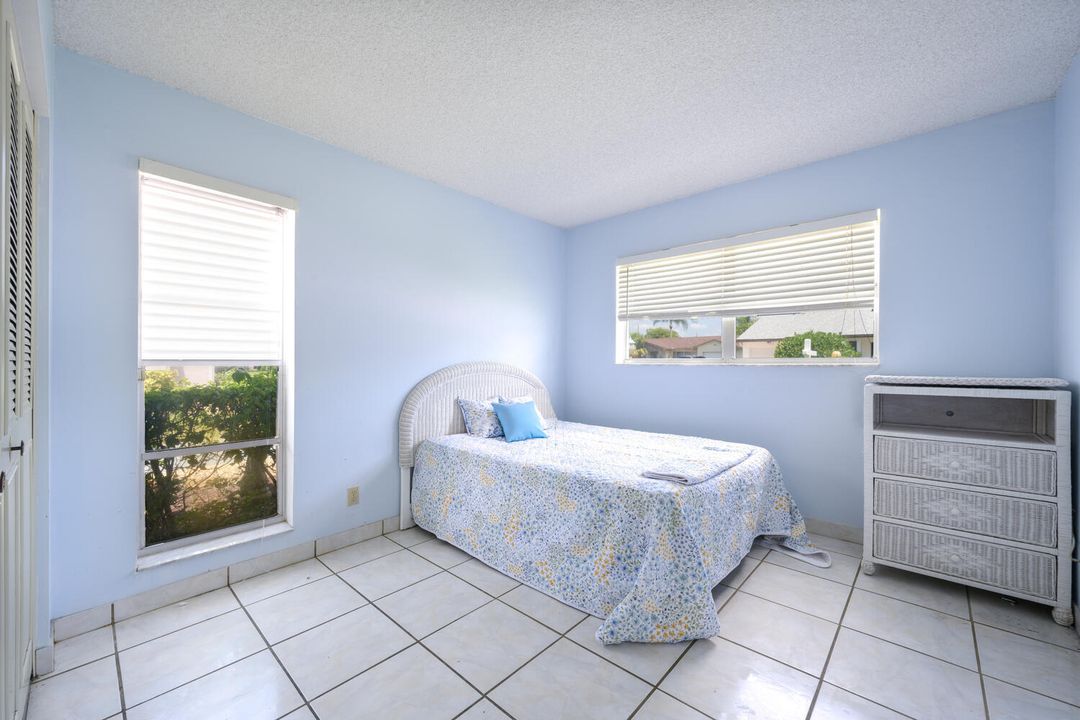 For Sale: $325,000 (2 beds, 2 baths, 1366 Square Feet)