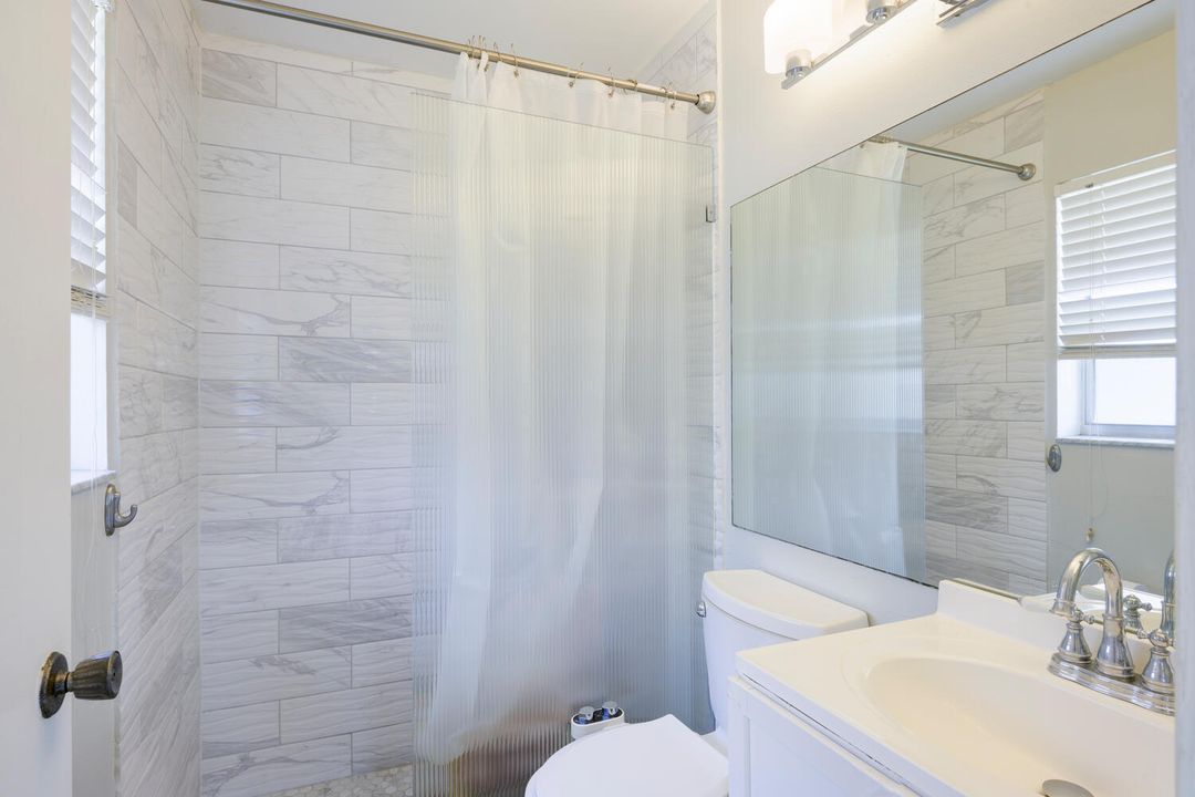 For Sale: $325,000 (2 beds, 2 baths, 1366 Square Feet)