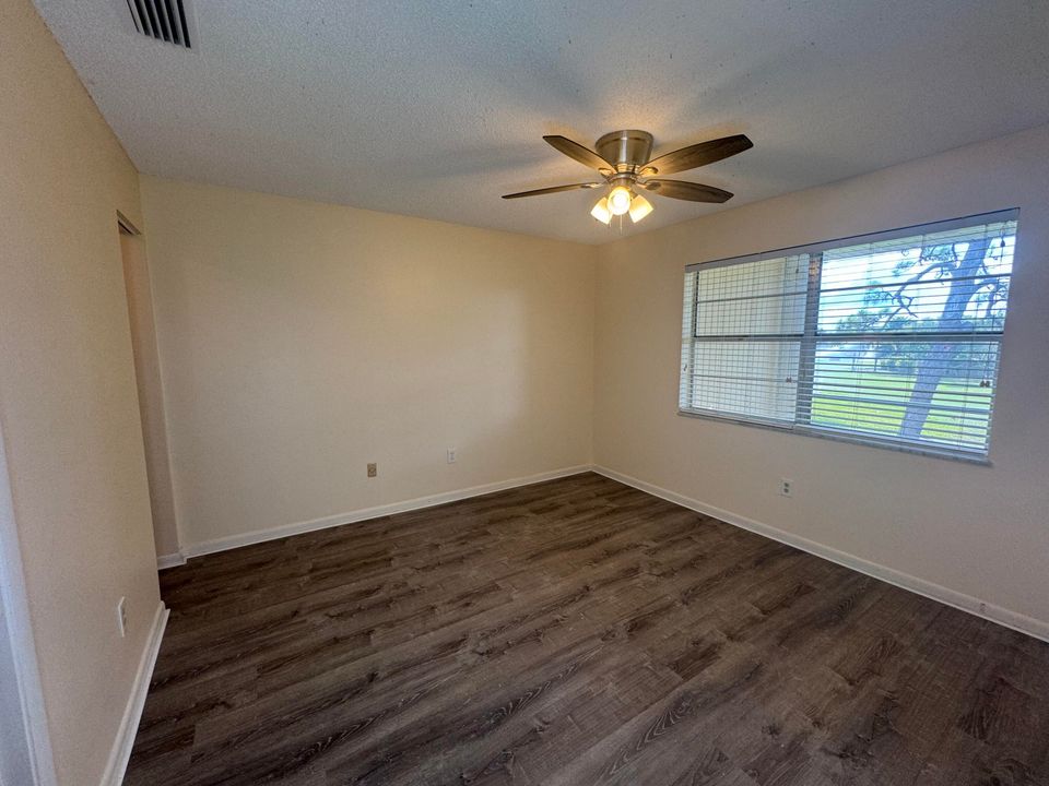 For Sale: $105,000 (2 beds, 1 baths, 819 Square Feet)