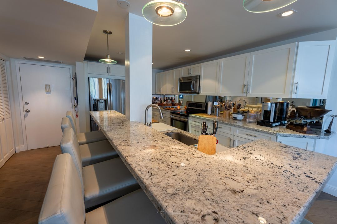 For Sale: $379,999 (1 beds, 1 baths, 1138 Square Feet)