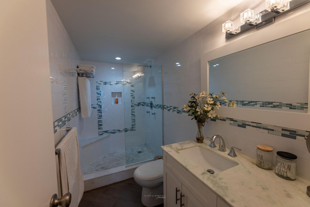 For Sale: $379,999 (1 beds, 1 baths, 1138 Square Feet)