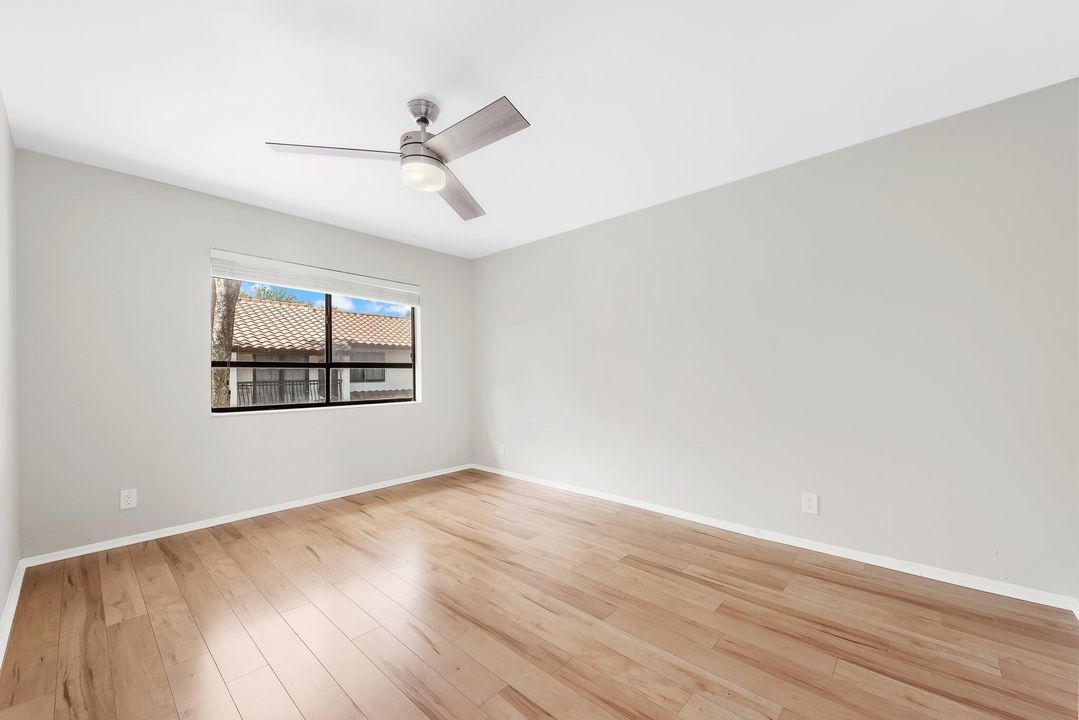 For Sale: $339,000 (2 beds, 2 baths, 1054 Square Feet)