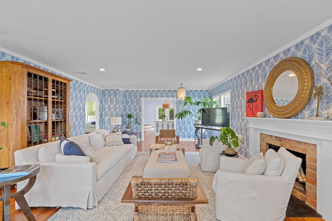 Active With Contract: $2,850,000 (6 beds, 4 baths, 3515 Square Feet)