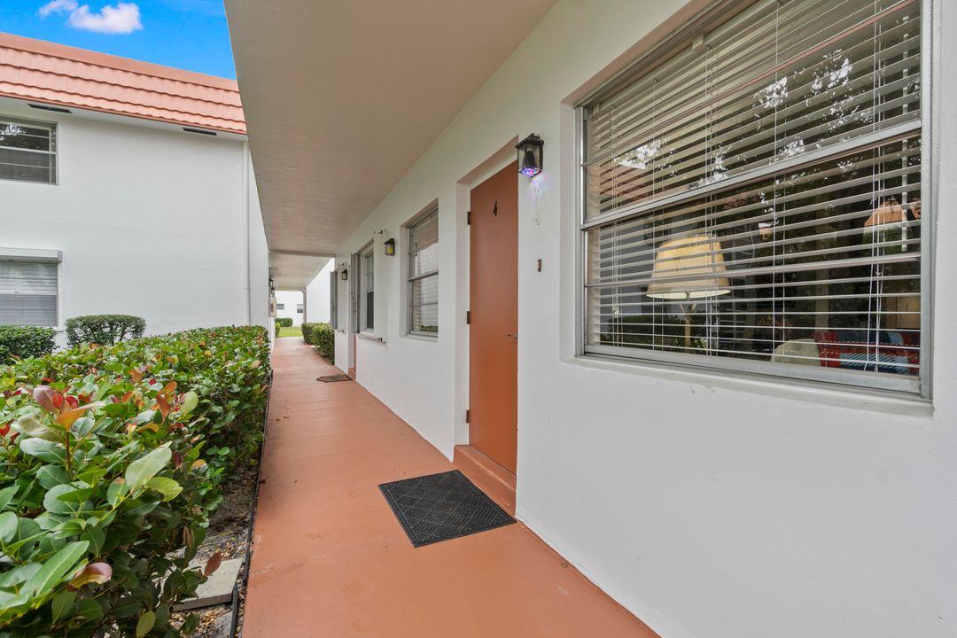 Active With Contract: $135,000 (1 beds, 1 baths, 679 Square Feet)