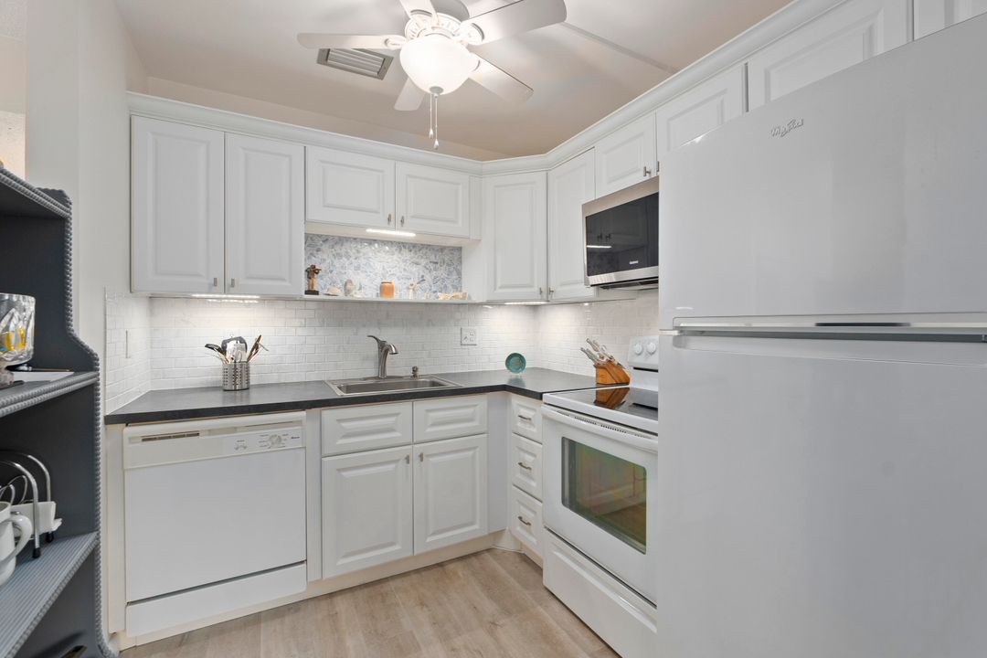 Active With Contract: $135,000 (1 beds, 1 baths, 679 Square Feet)