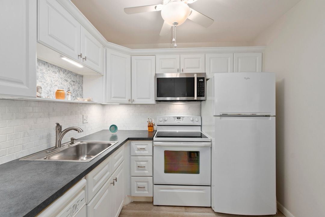 Active With Contract: $135,000 (1 beds, 1 baths, 679 Square Feet)