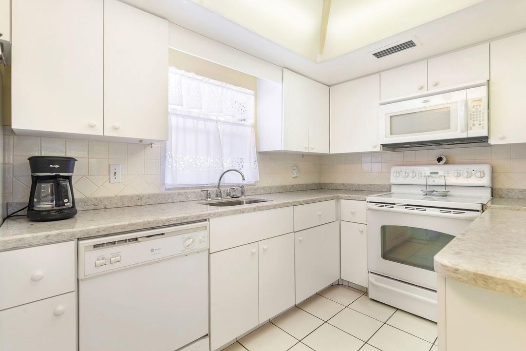 For Sale: $150,000 (2 beds, 2 baths, 1150 Square Feet)