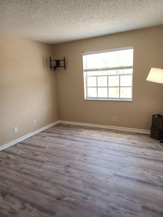 For Rent: $2,000 (1 beds, 1 baths, 760 Square Feet)