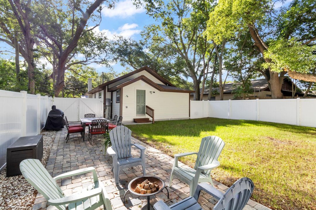 For Sale: $360,000 (2 beds, 2 baths, 1009 Square Feet)