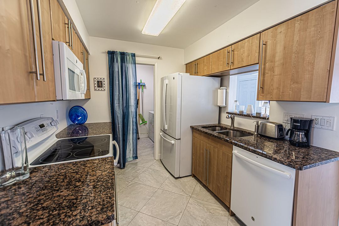 For Sale: $269,950 (2 beds, 2 baths, 1037 Square Feet)