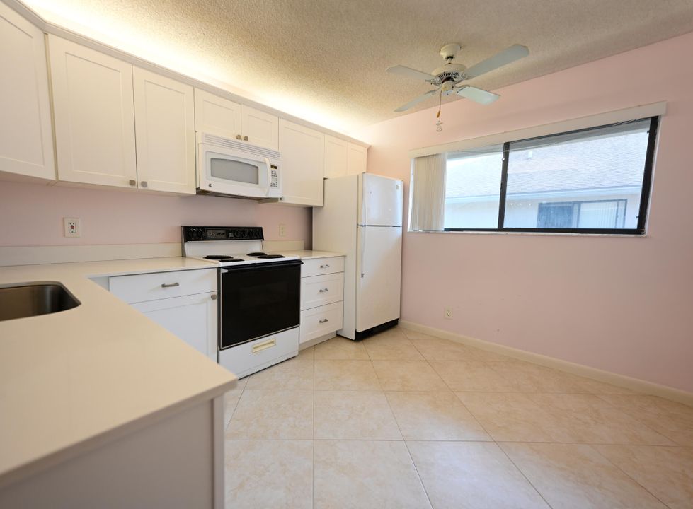 For Sale: $199,900 (2 beds, 2 baths, 1125 Square Feet)