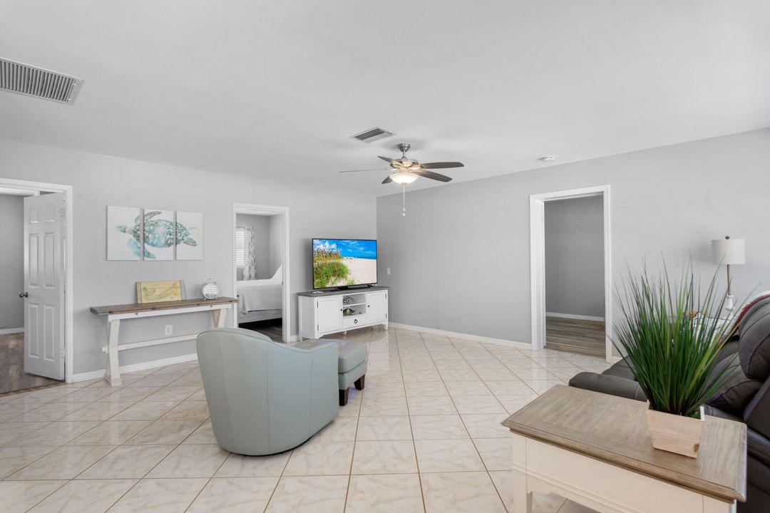 Active With Contract: $335,000 (3 beds, 2 baths, 1388 Square Feet)