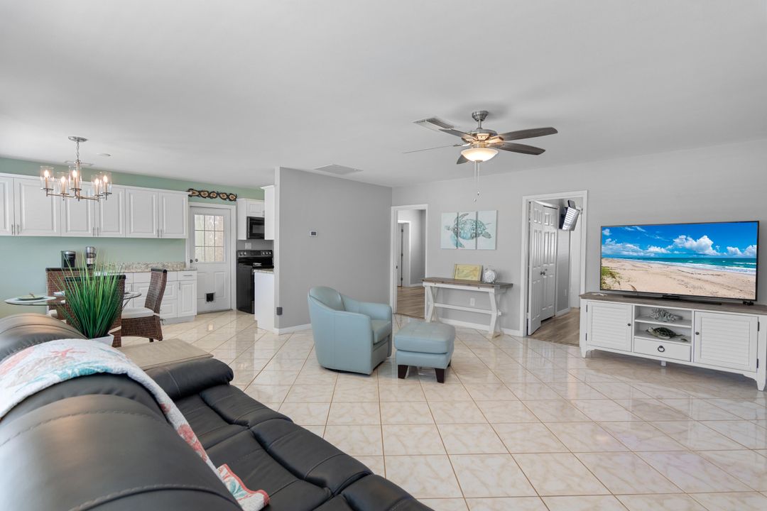 Active With Contract: $335,000 (3 beds, 2 baths, 1388 Square Feet)