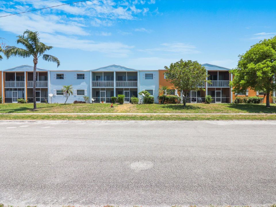 Active With Contract: $149,000 (2 beds, 1 baths, 840 Square Feet)