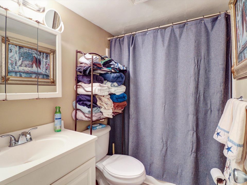 Active With Contract: $149,000 (2 beds, 1 baths, 840 Square Feet)