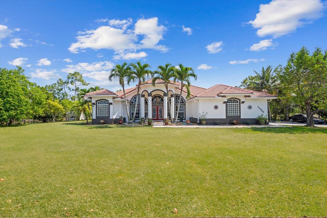 Недавно продано: $925,000 (4 спален, 3 ванн, 2717 Квадратных фут)