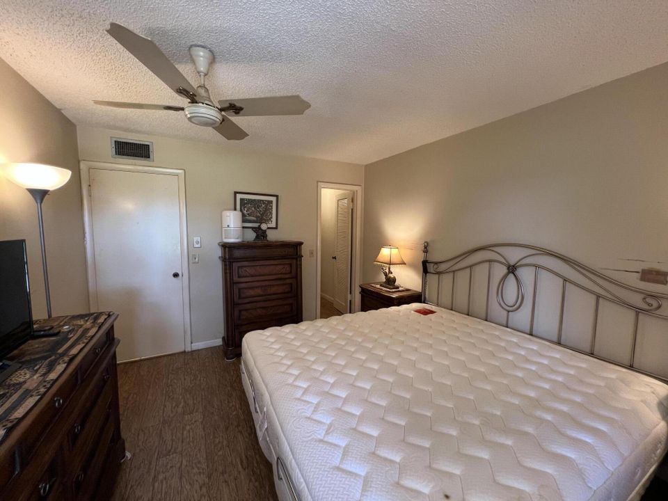 Active With Contract: $105,000 (2 beds, 2 baths, 883 Square Feet)