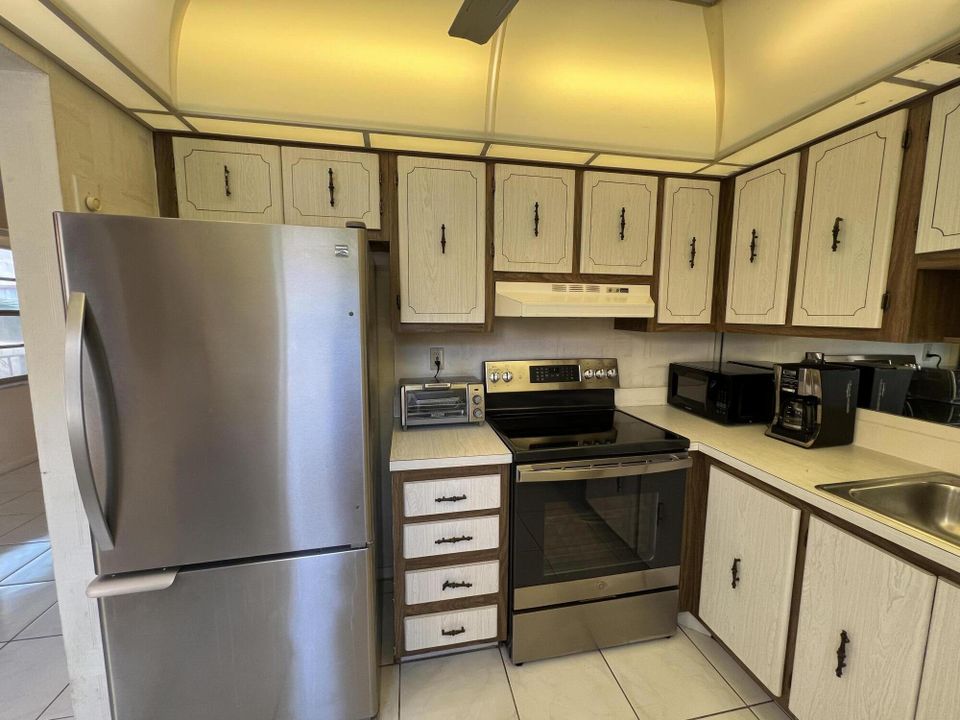 Active With Contract: $105,000 (2 beds, 2 baths, 883 Square Feet)