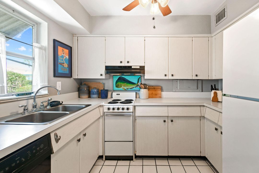 For Sale: $226,500 (2 beds, 2 baths, 1200 Square Feet)