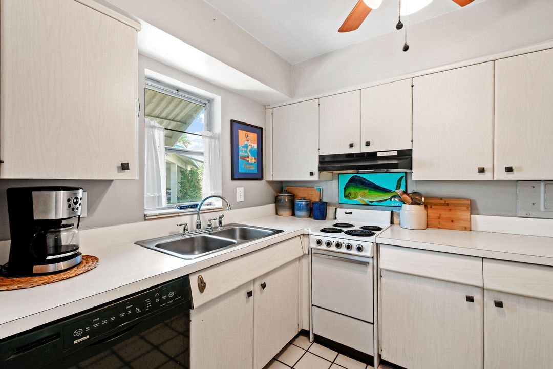 For Sale: $226,500 (2 beds, 2 baths, 1200 Square Feet)