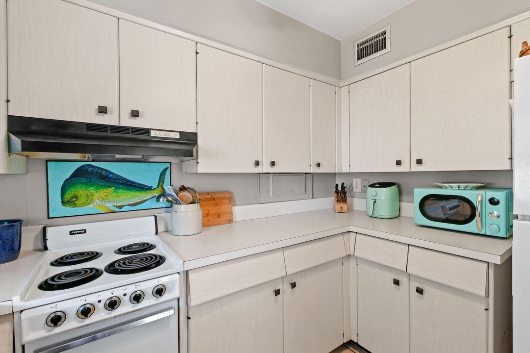 For Sale: $226,500 (2 beds, 2 baths, 1200 Square Feet)